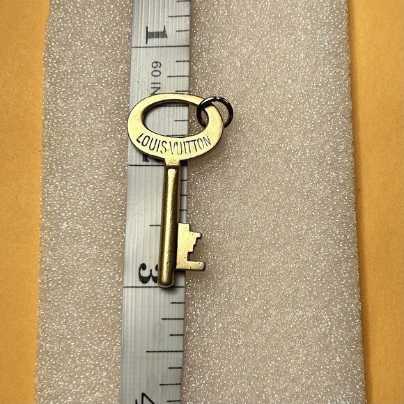 LOUIS VUITTON Vintage Steamer Trunk Skeleton Luggage Key # 124572 - Picture 4 of 4